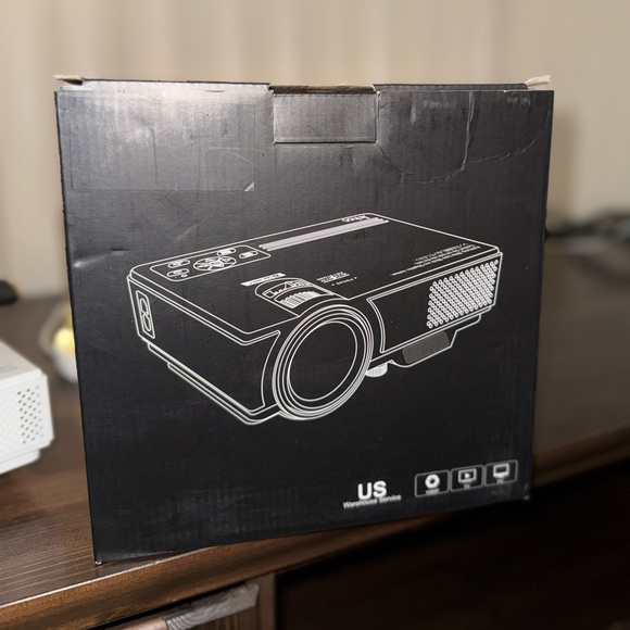 Compact White Projector - Picture 4 of 4